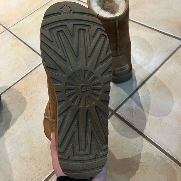Ugg boots, size 7 - Picture 3 of 5